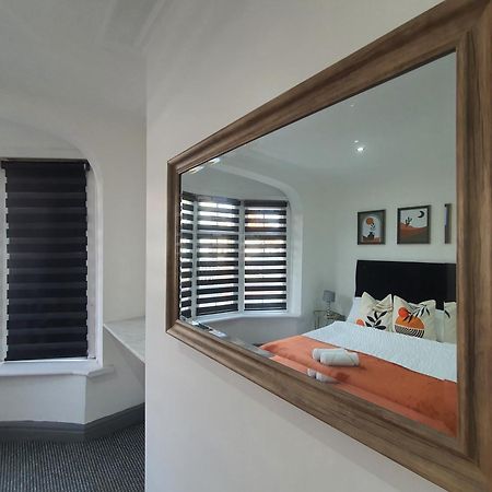 Only Family Groups - Pets Stay For Free - Sleeps 8 - Sofabed Blackpool Buitenkant foto