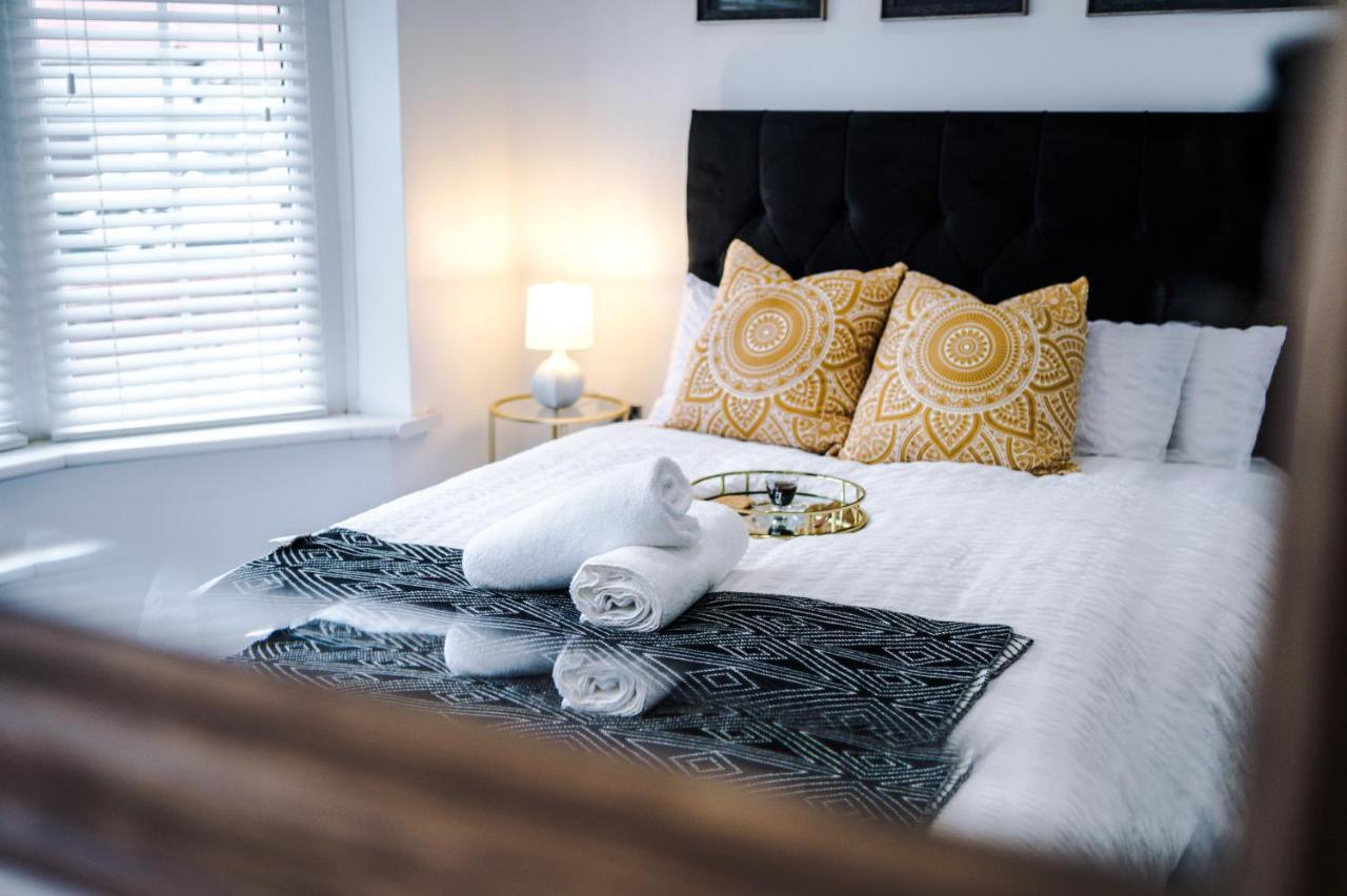 Only Family Groups - Pets Stay For Free - Sleeps 8 - Sofabed Blackpool Buitenkant foto