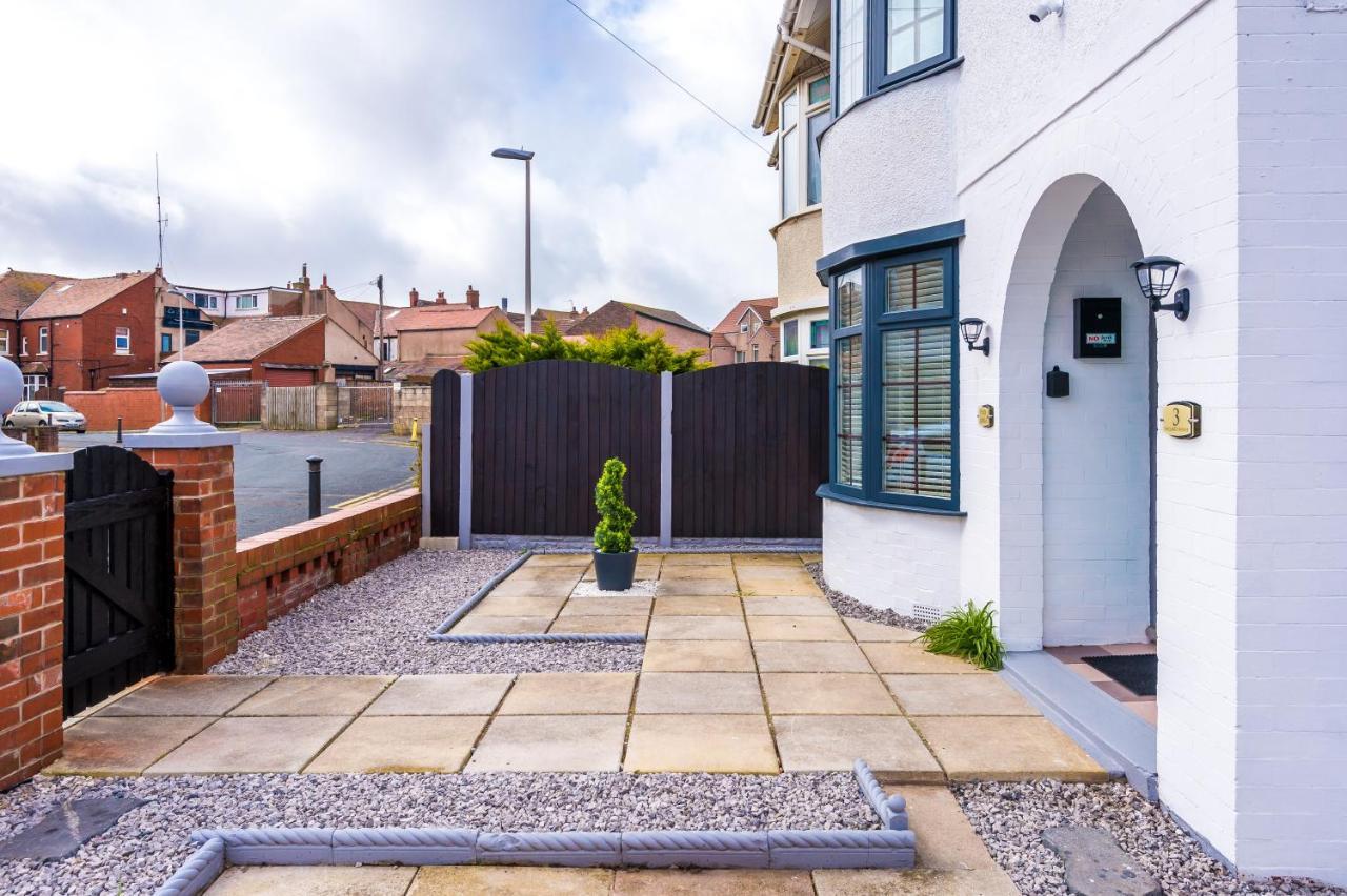 Only Family Groups - Pets Stay For Free - Sleeps 8 - Sofabed Blackpool Buitenkant foto