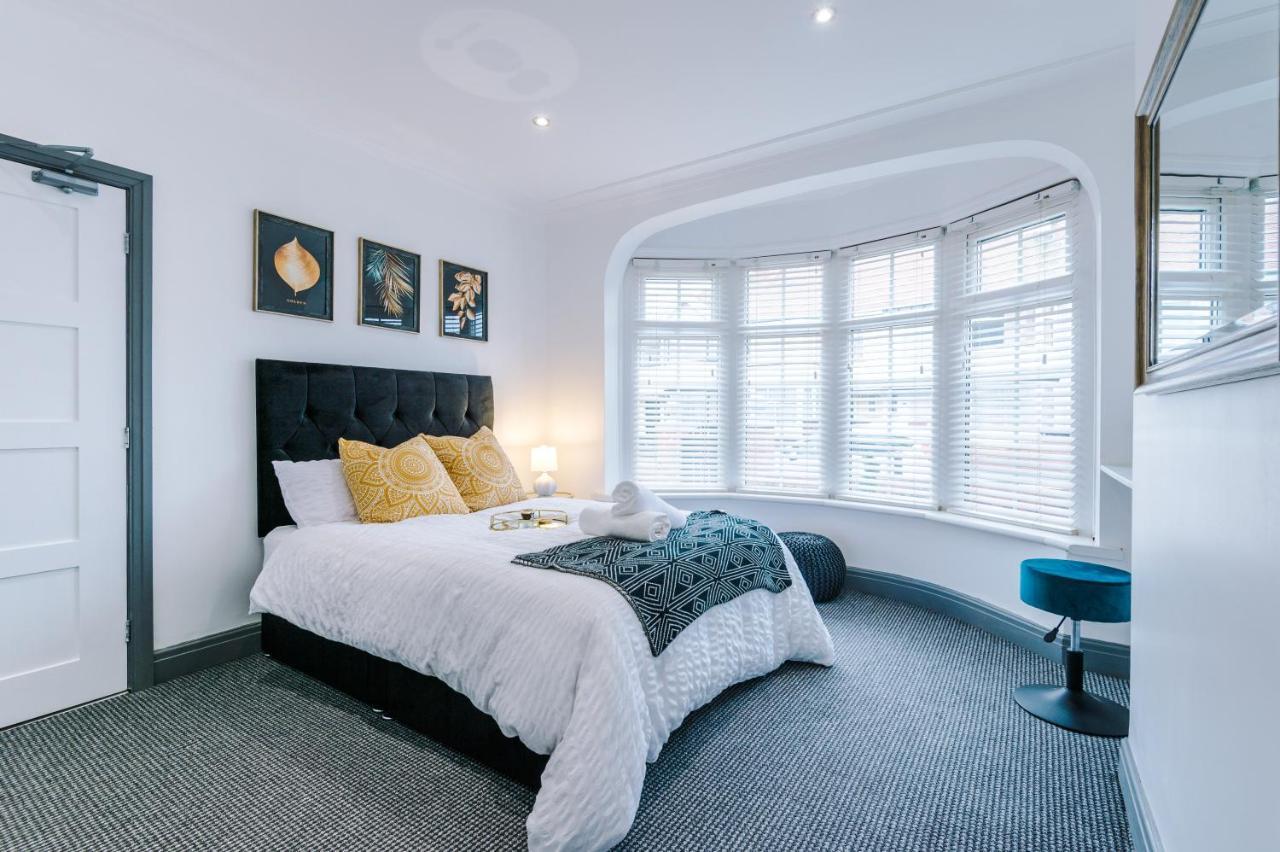 Only Family Groups - Pets Stay For Free - Sleeps 8 - Sofabed Blackpool Buitenkant foto