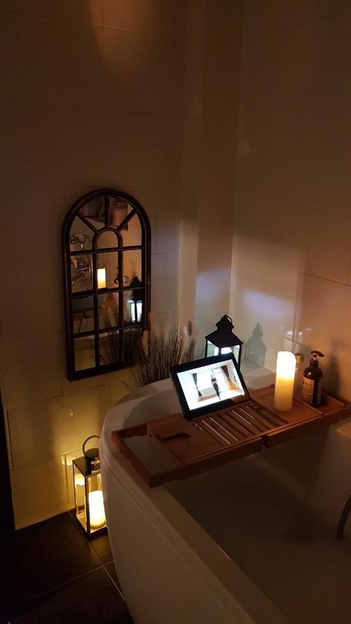 Only Family Groups - Pets Stay For Free - Sleeps 8 - Sofabed Blackpool Buitenkant foto