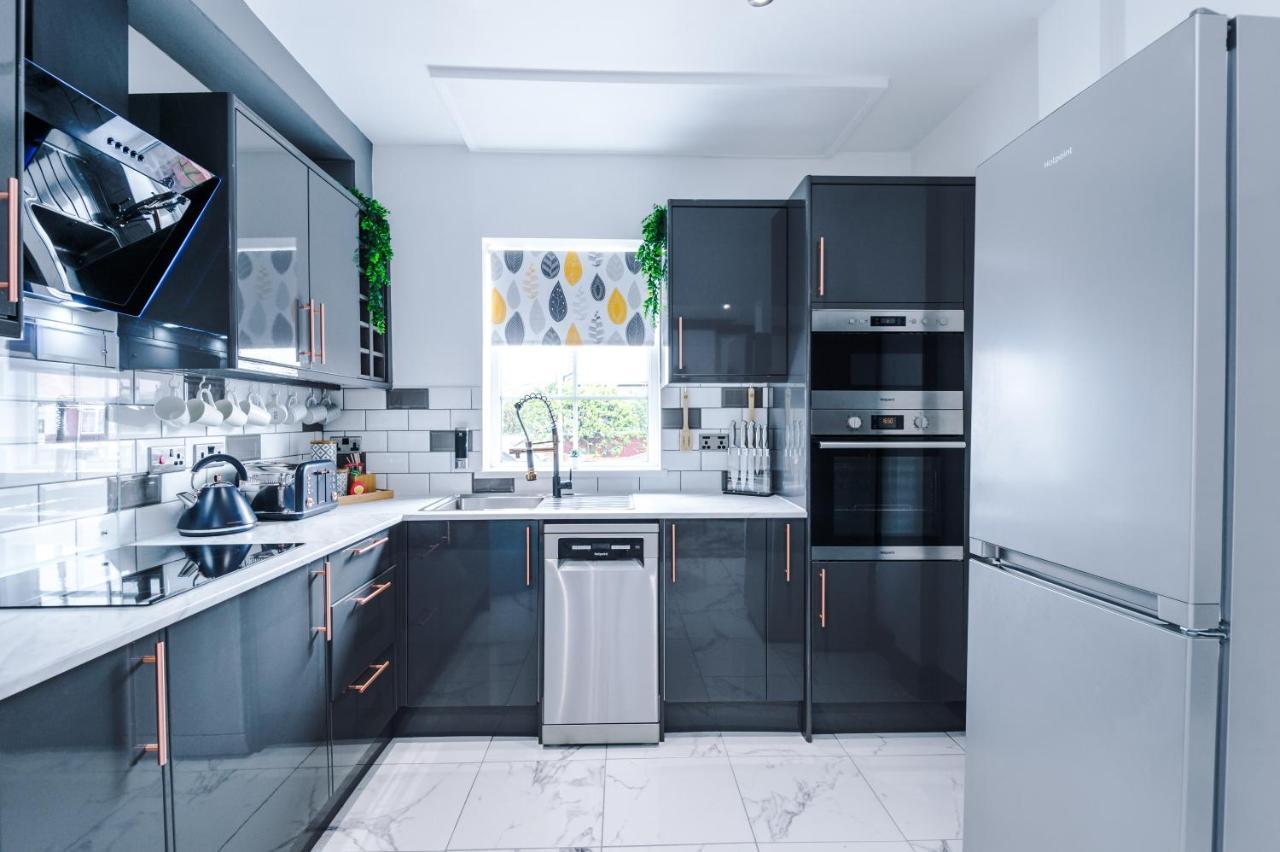 Only Family Groups - Pets Stay For Free - Sleeps 8 - Sofabed Blackpool Buitenkant foto