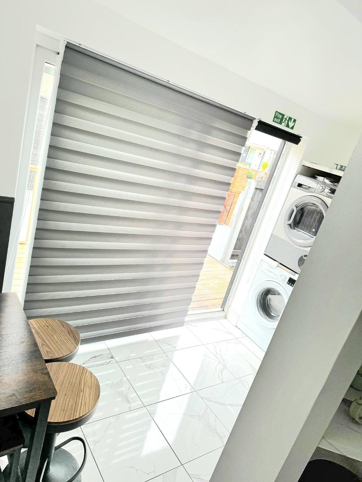 Only Family Groups - Pets Stay For Free - Sleeps 8 - Sofabed Blackpool Buitenkant foto